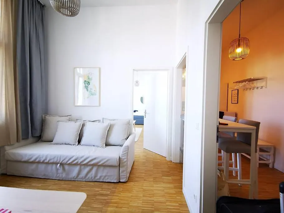 Sc 07 By Rockchair Apartments L Superhost Status L 2,5 Bedrooms Boxspringbeds Balcony Elevator Welcomes You! Berlijn