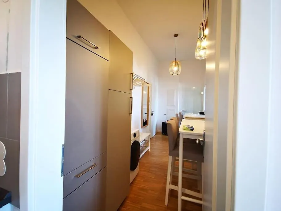 Sc 07 By Rockchair Apartments L Superhost Status L 2,5 Bedrooms Boxspringbeds Balcony Elevator Welcomes You! Berlijn Duitsland